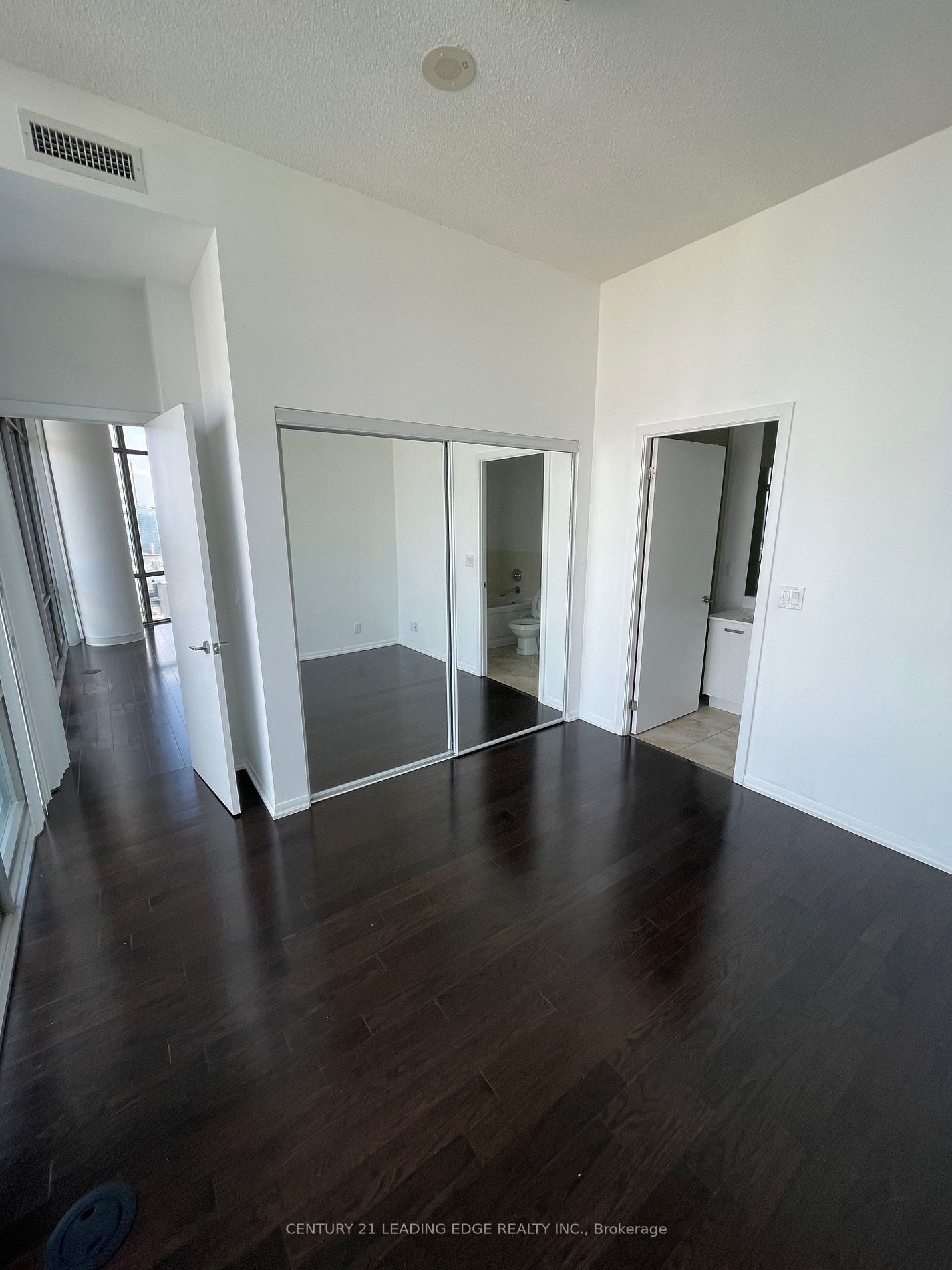 832 Bay St, unit 4908 for rent