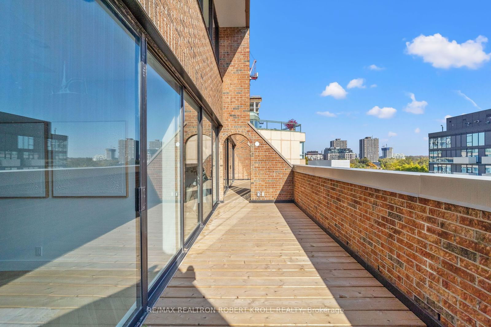 55A Avenue Rd, unit 602 for sale