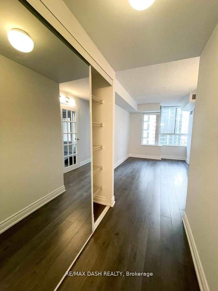 44 Gerrard St W, unit 1008 for rent