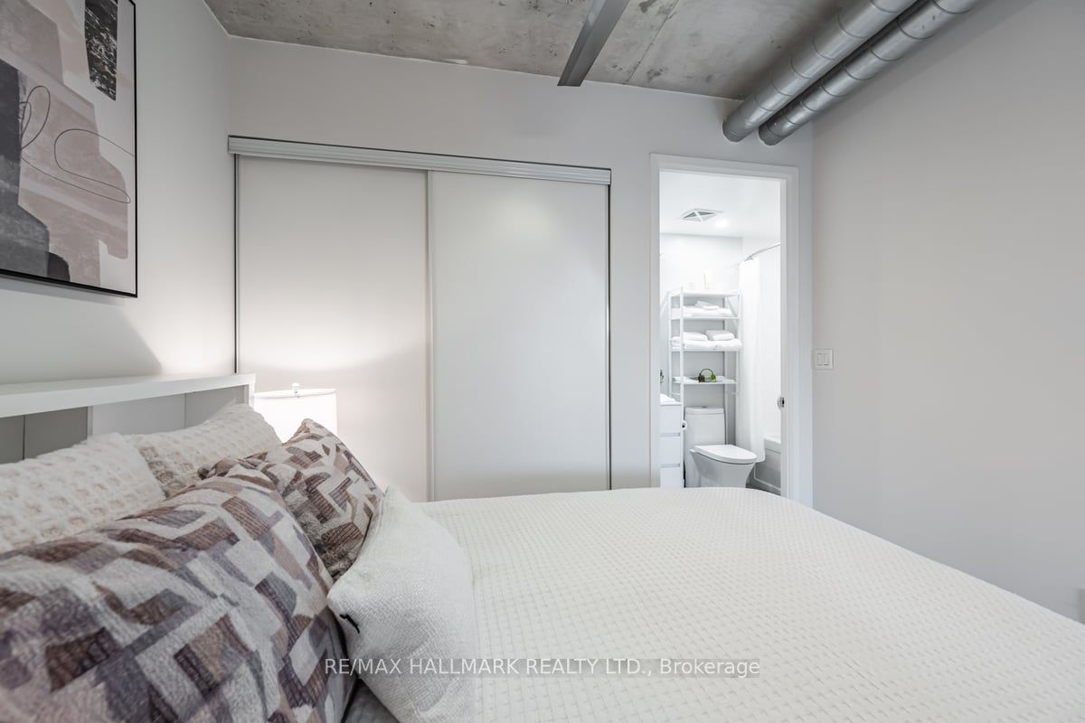 533 Richmond St W, unit 502 for sale