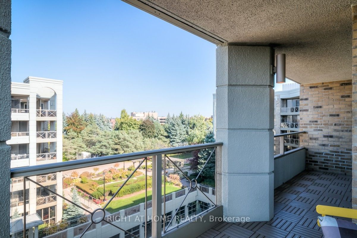 215 The Donway Way W, unit 514 for sale