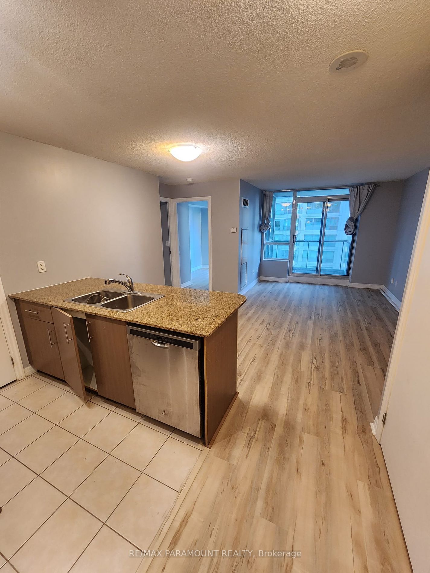 12 Yonge St, unit 705 for rent