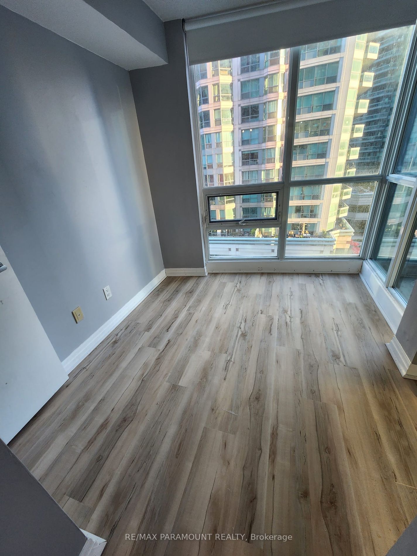 12 Yonge St, unit 705 for rent