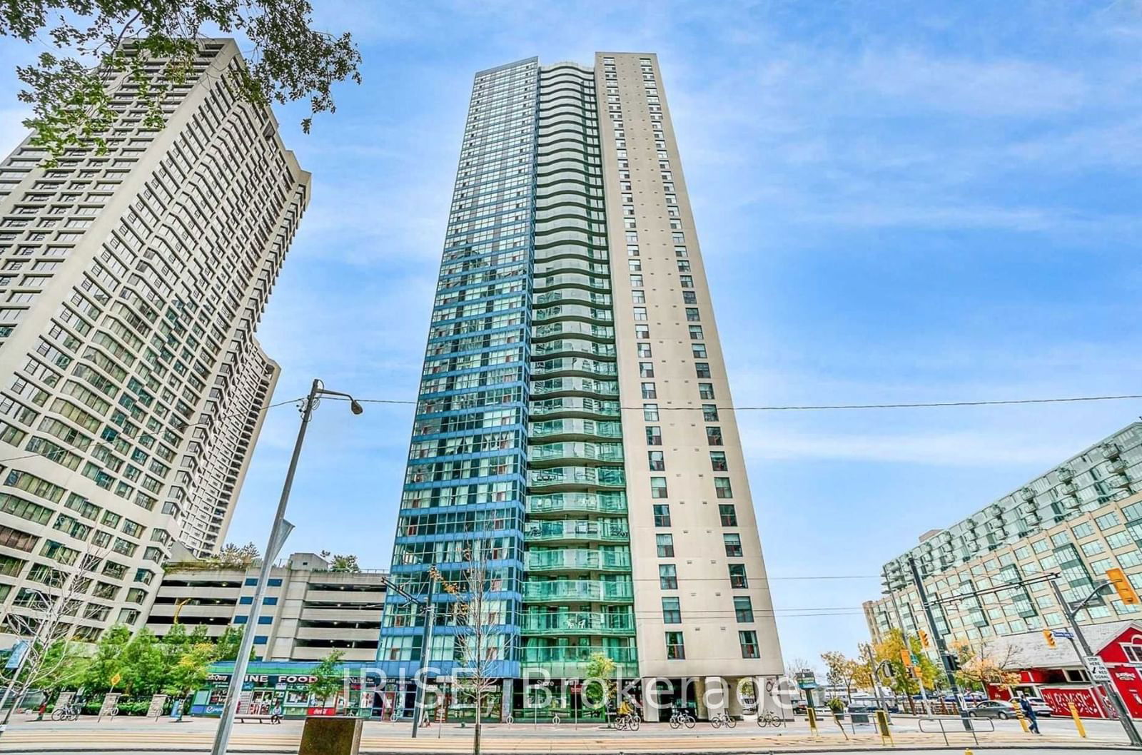 77 Harbour Sq, unit 806 for sale