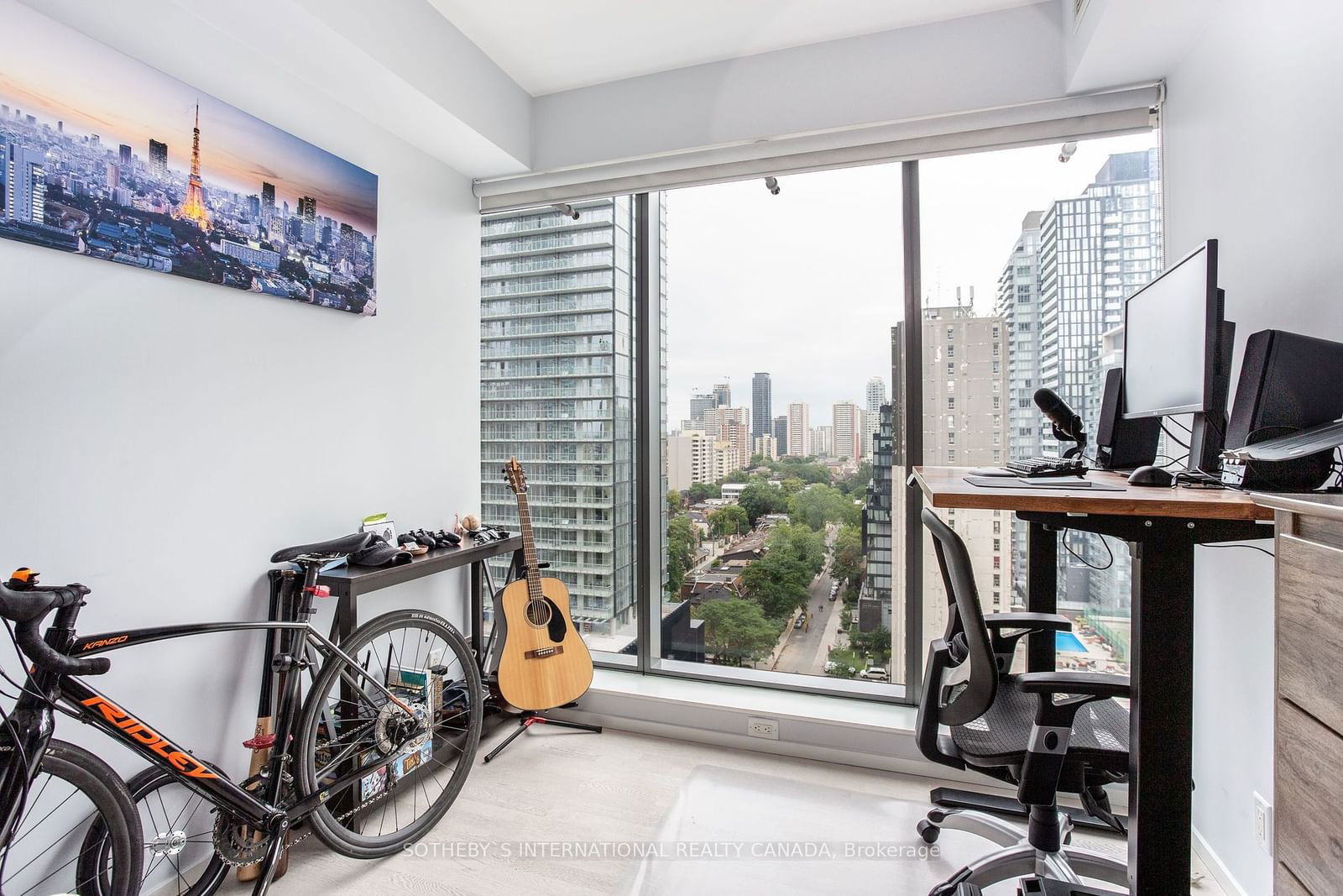 5 St Joseph St, unit 1402 for rent