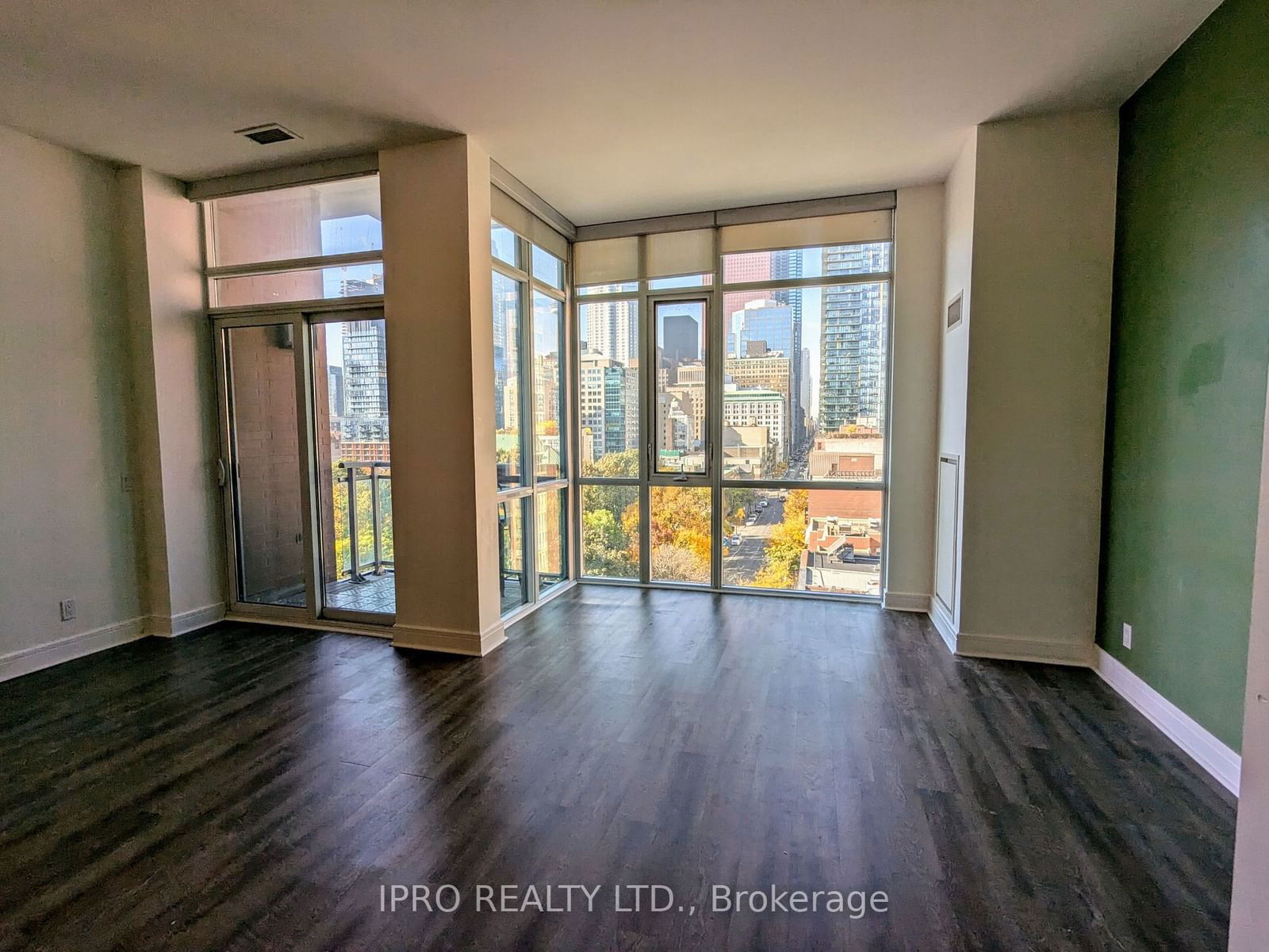 112 George St, unit 823 for rent