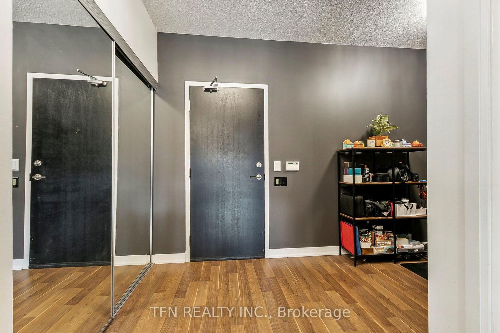 775 King St, unit 906 for sale