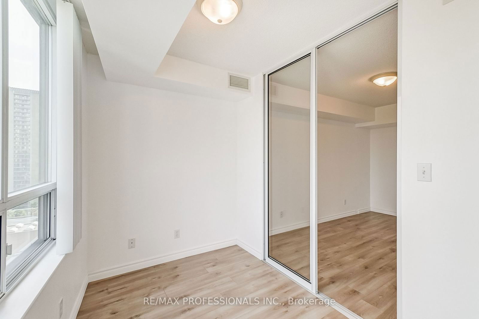 18 Spring Garden Ave, unit 1607 for sale