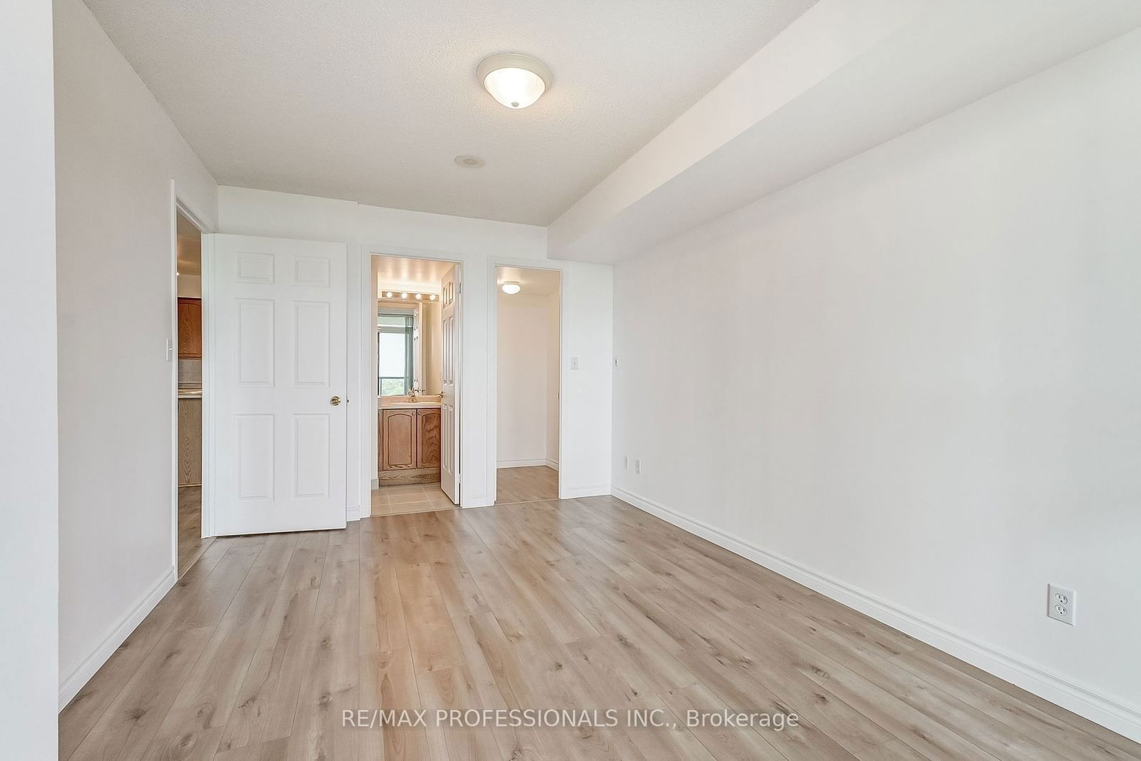 18 Spring Garden Ave, unit 1607 for sale