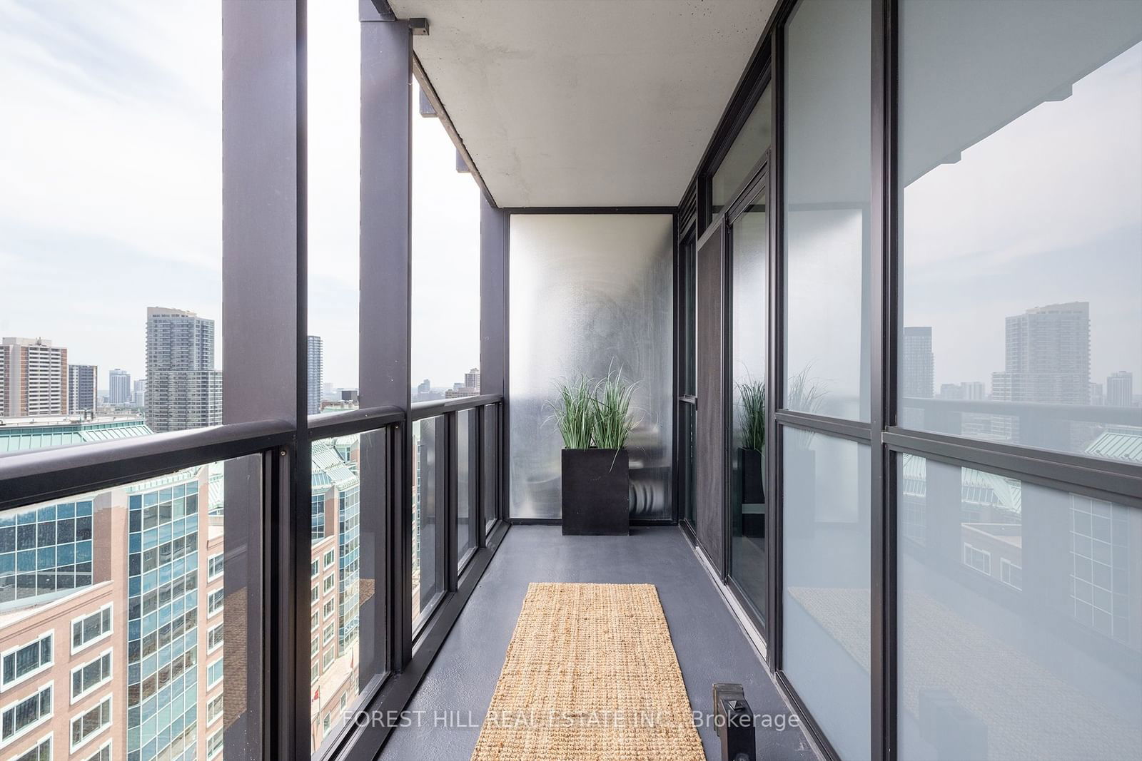 110 Charles St E, unit 2210 for rent