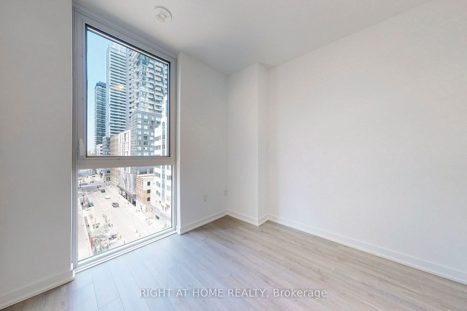 357 King St W, unit 603 for sale