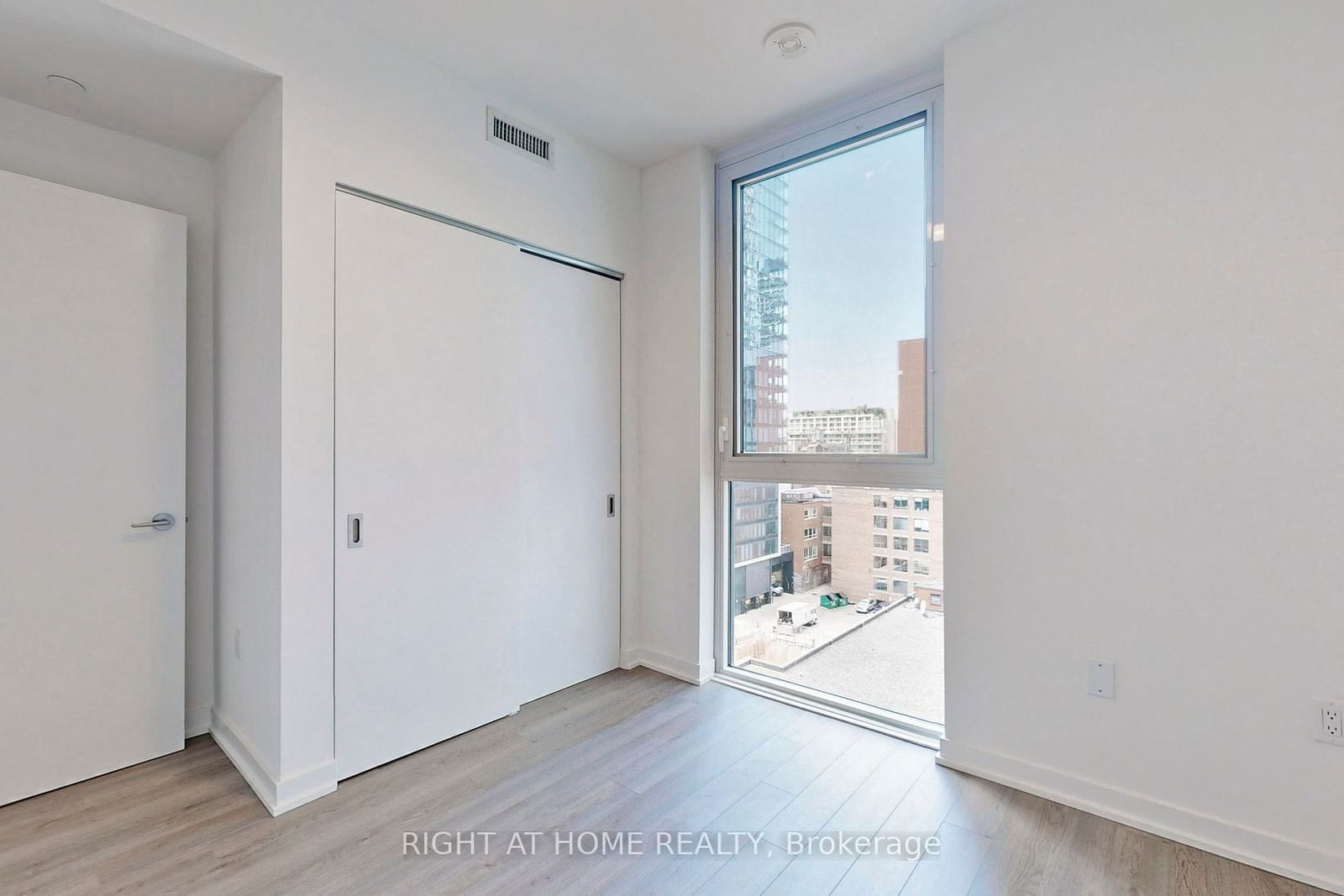 357 King St W, unit 603 for sale