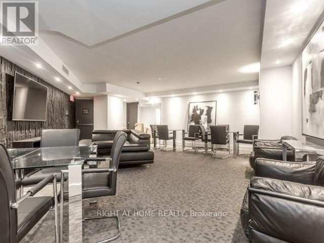 33 University Ave, unit 2507 for sale