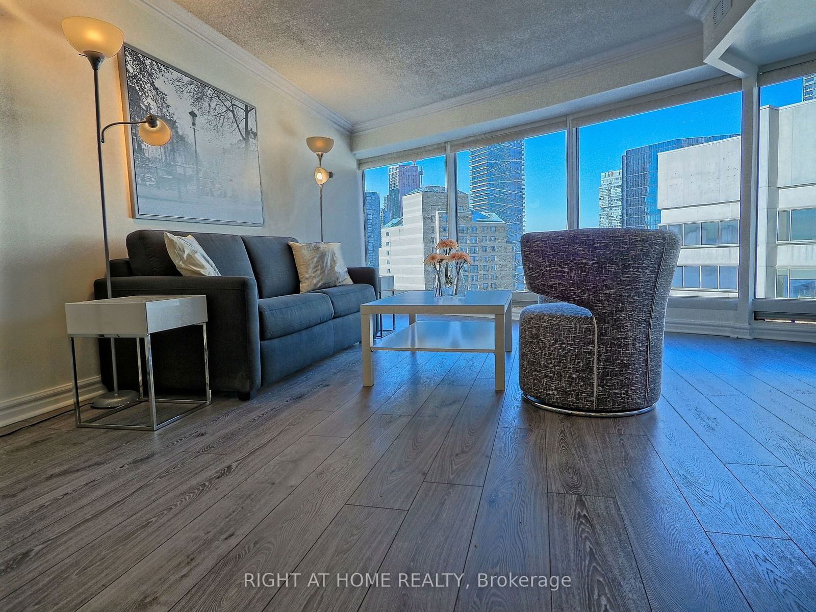 33 University Ave, unit 2507 for sale