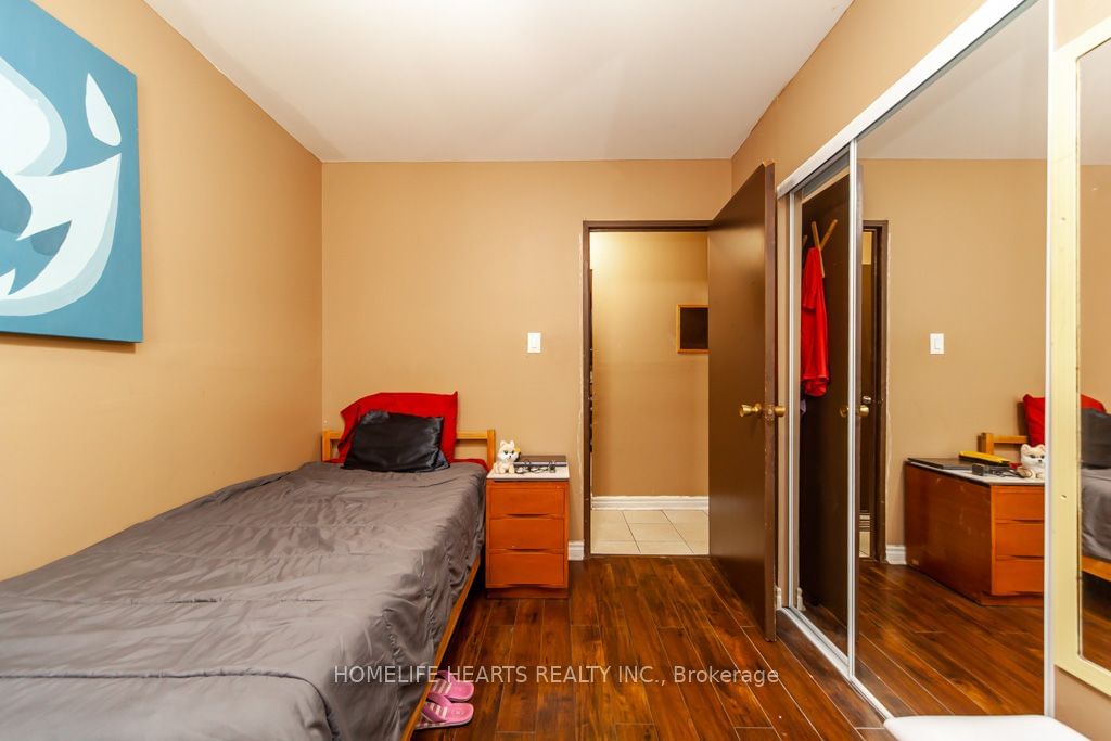 1690 Victoria Park Ave, unit 102 for sale