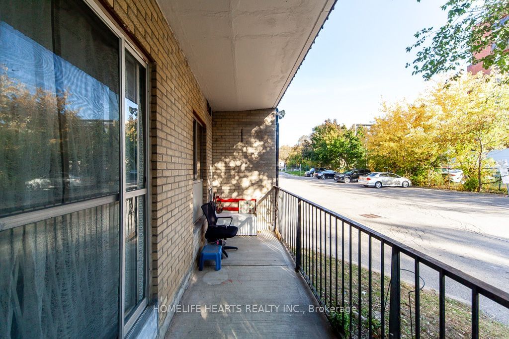 1690 Victoria Park Ave, unit 102 for sale