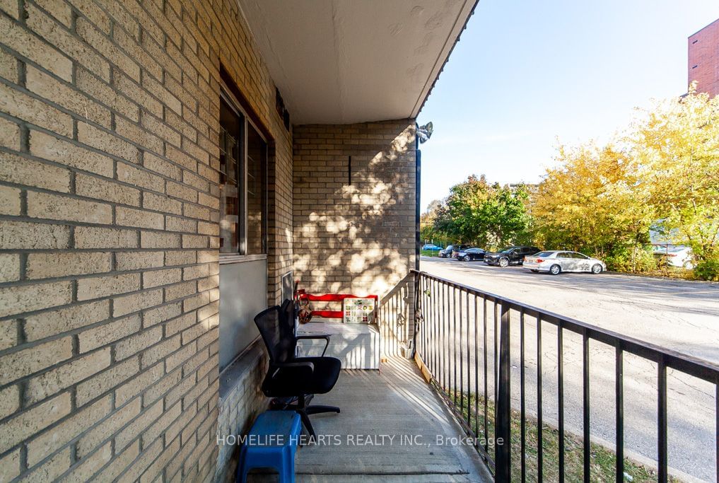 1690 Victoria Park Ave, unit 102 for sale