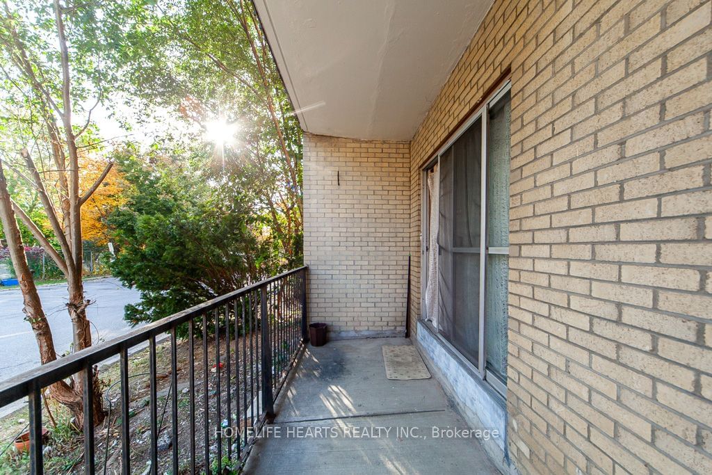 1690 Victoria Park Ave, unit 102 for sale