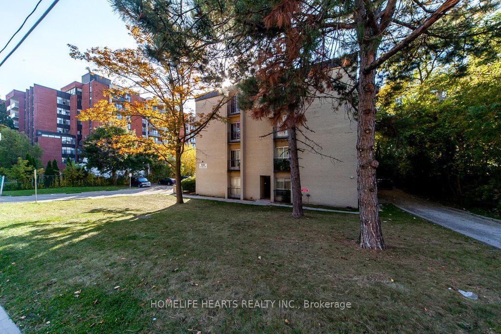 1690 Victoria Park Ave, unit 102 for sale