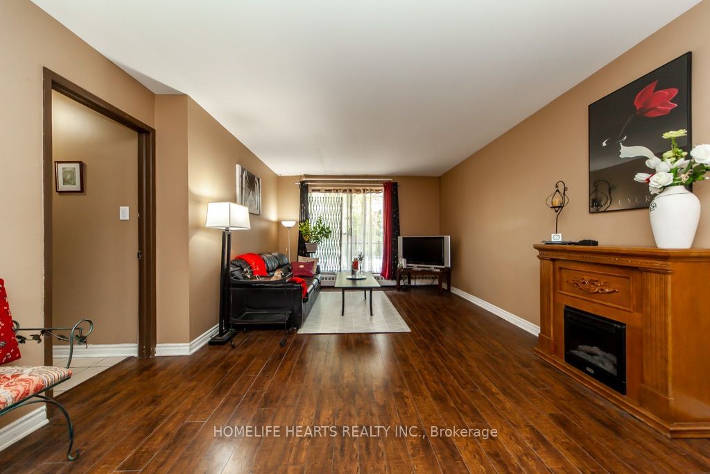 1690 Victoria Park Ave, unit 102 for sale