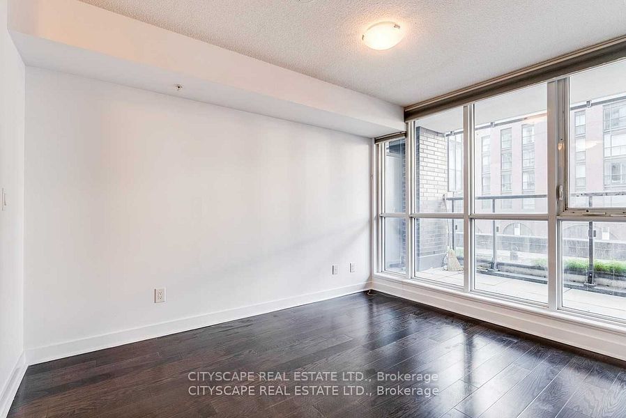 295 Adelaide St, unit 211 for rent