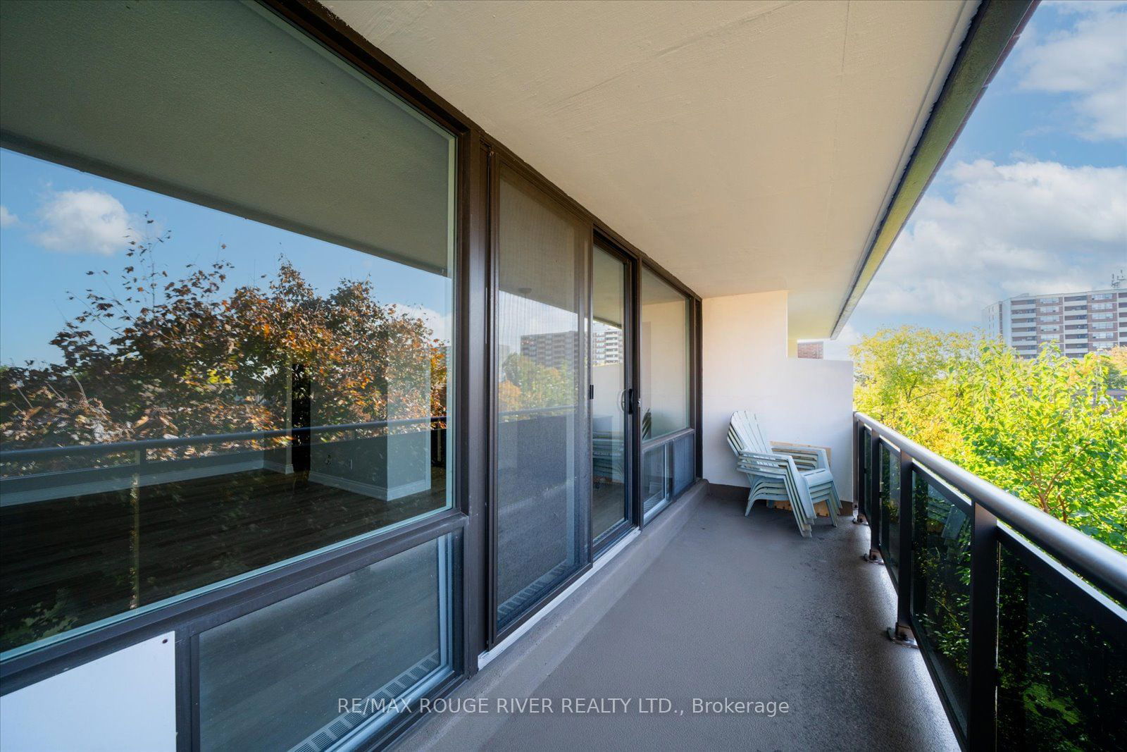 10 Sunrise Ave, unit 422 for sale