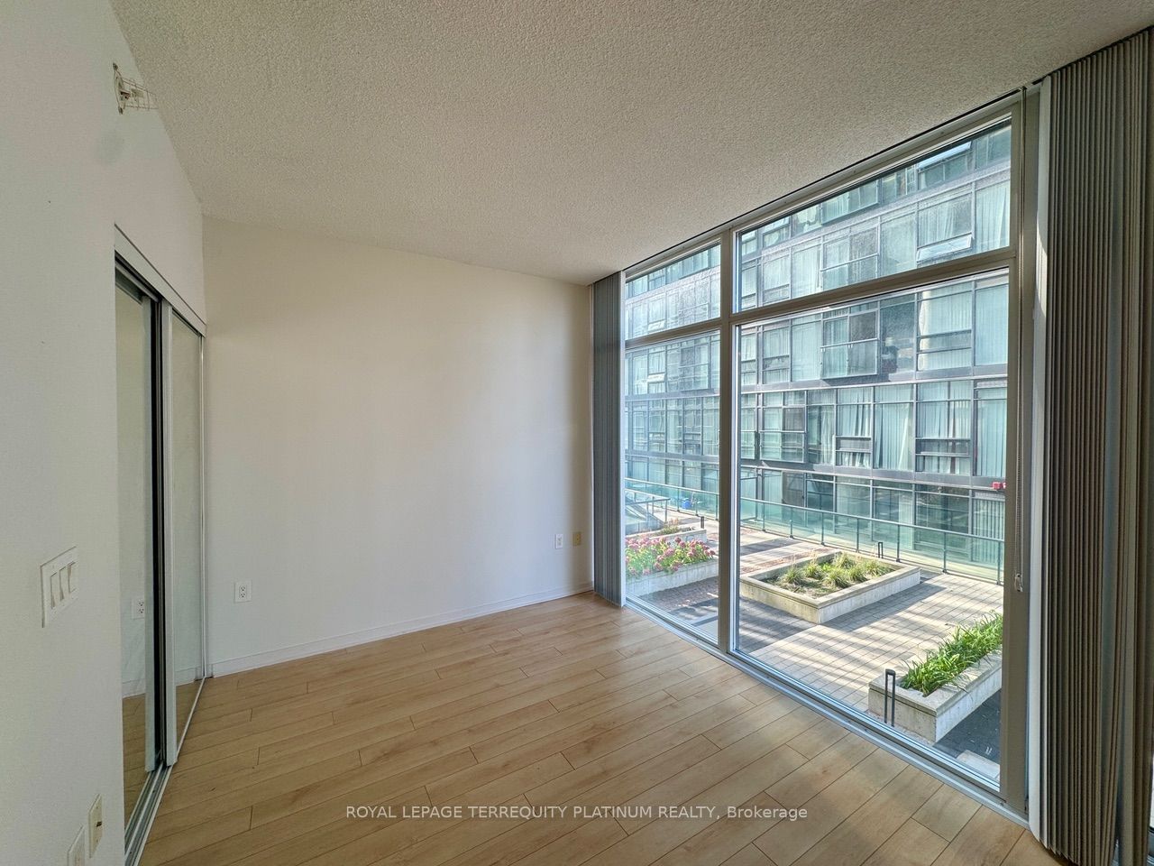 36 Lisgar St, unit 807E for rent