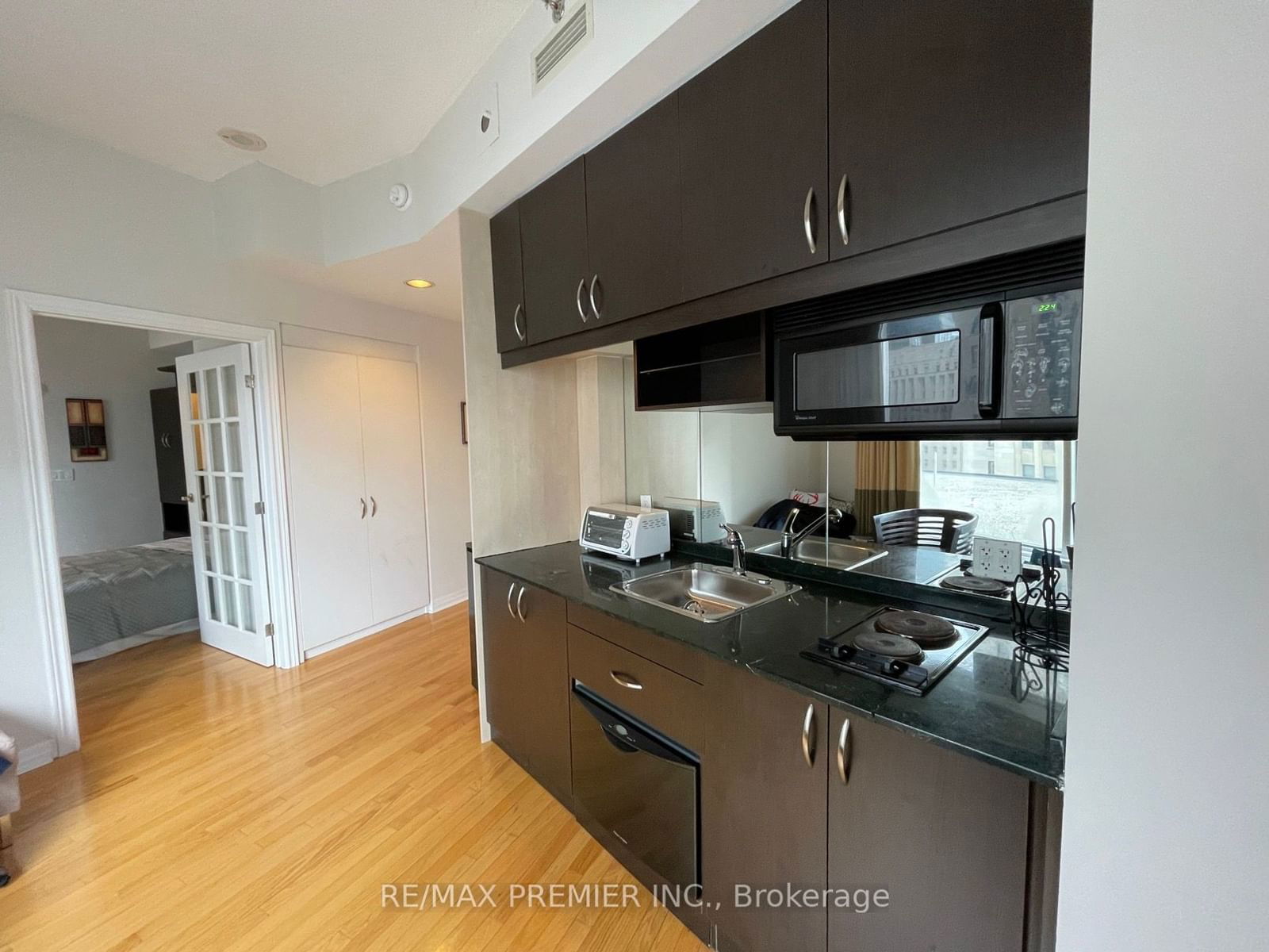 1 King St W, unit 2212 for rent