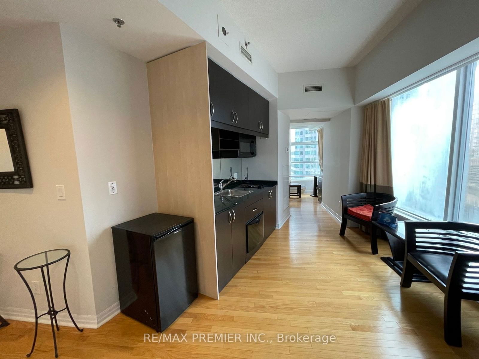 1 King St W, unit 2212 for rent