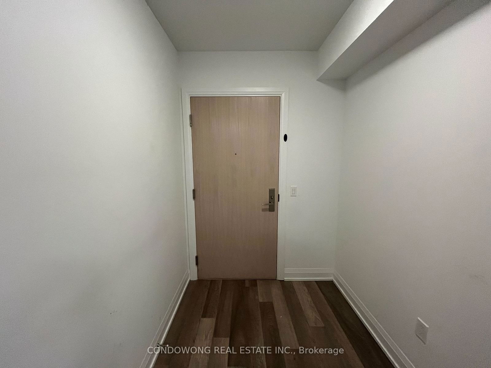 77 Mutual St, unit 709 for rent