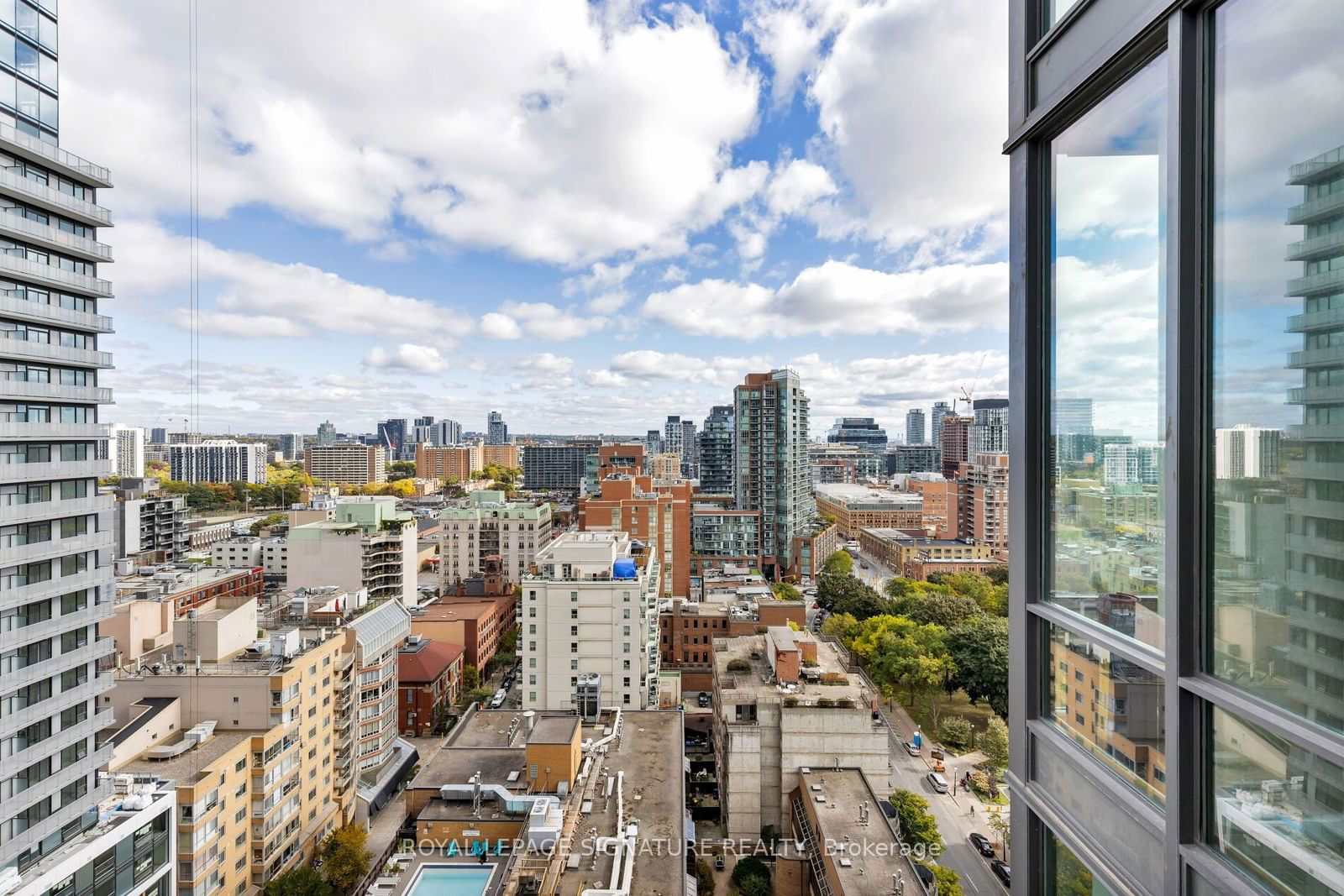 Spire, Downtown, Toronto