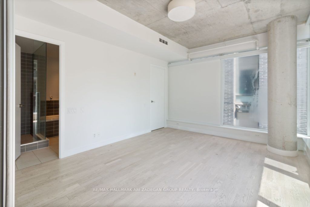 75 Portland St, unit 524 for sale