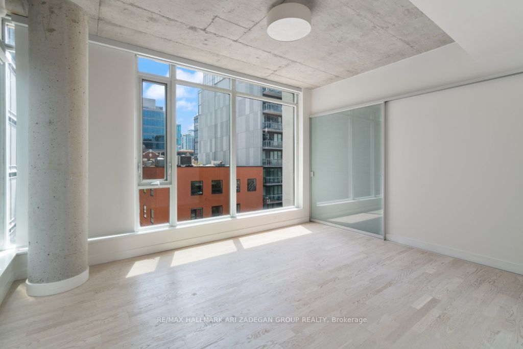 75 Portland St, unit 524 for sale