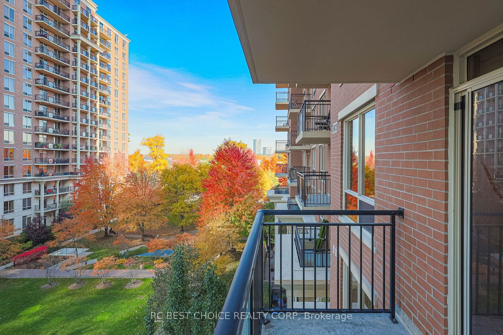 1103 Leslie St, unit 504 for sale