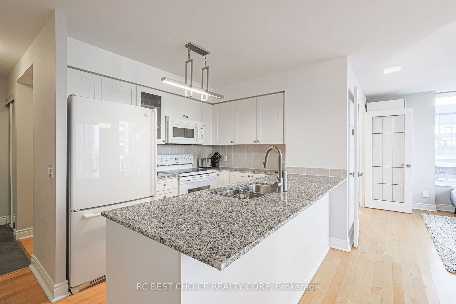 1103 Leslie St, unit 504 for sale