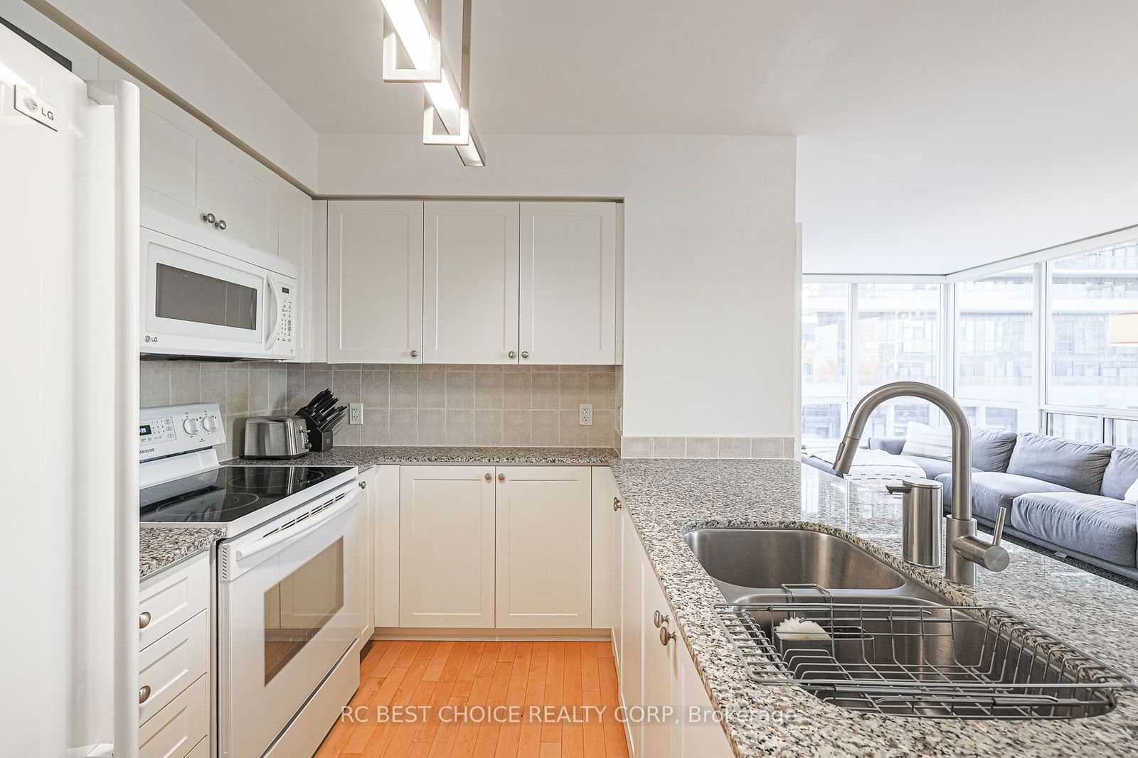 1103 Leslie St, unit 504 for sale