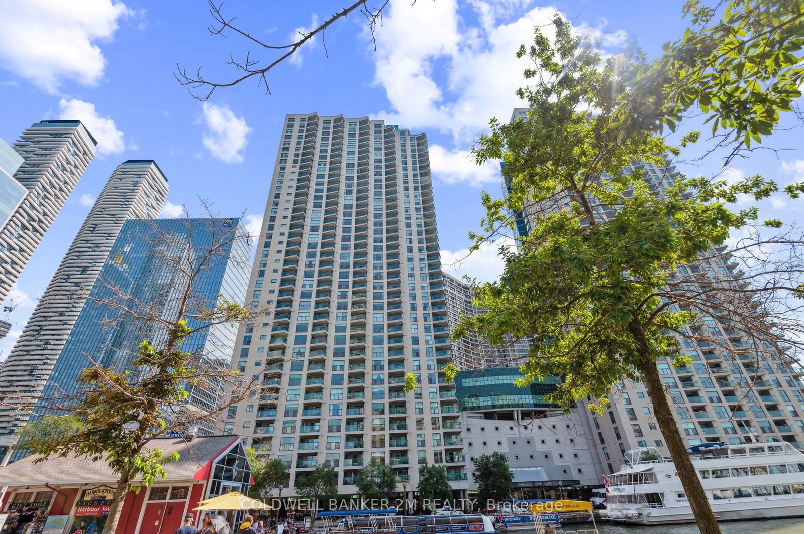 77 Harbour Sq, unit 406 for rent