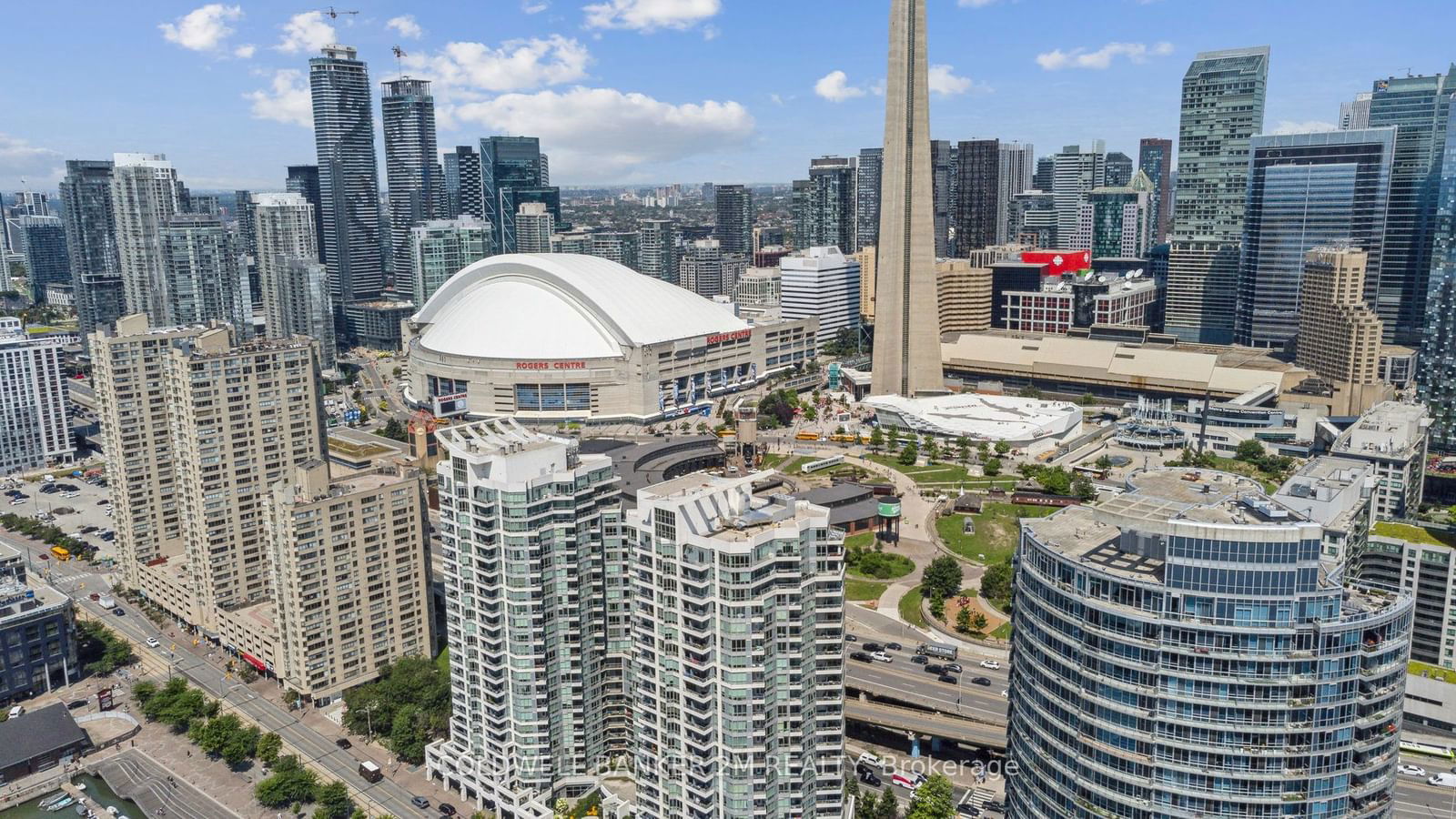 77 Harbour Sq, unit 406 for rent