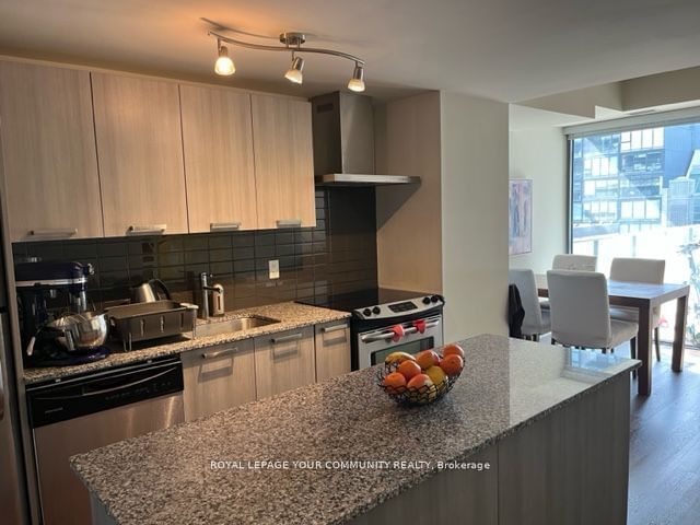 95 Bathurst St, unit 621 for rent