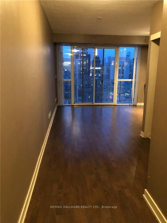 126 Simcoe St, unit 2307 for rent