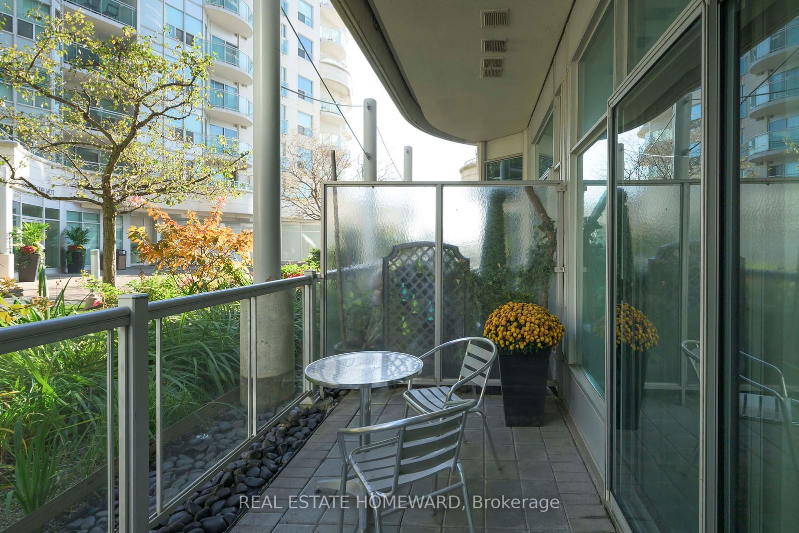 600 Queens Quay W, unit 110 for sale