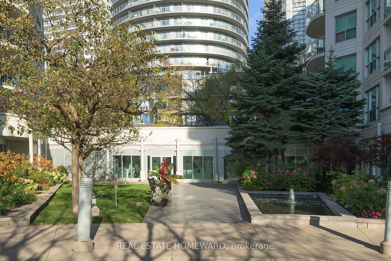 600 Queens Quay W, unit 110 for sale