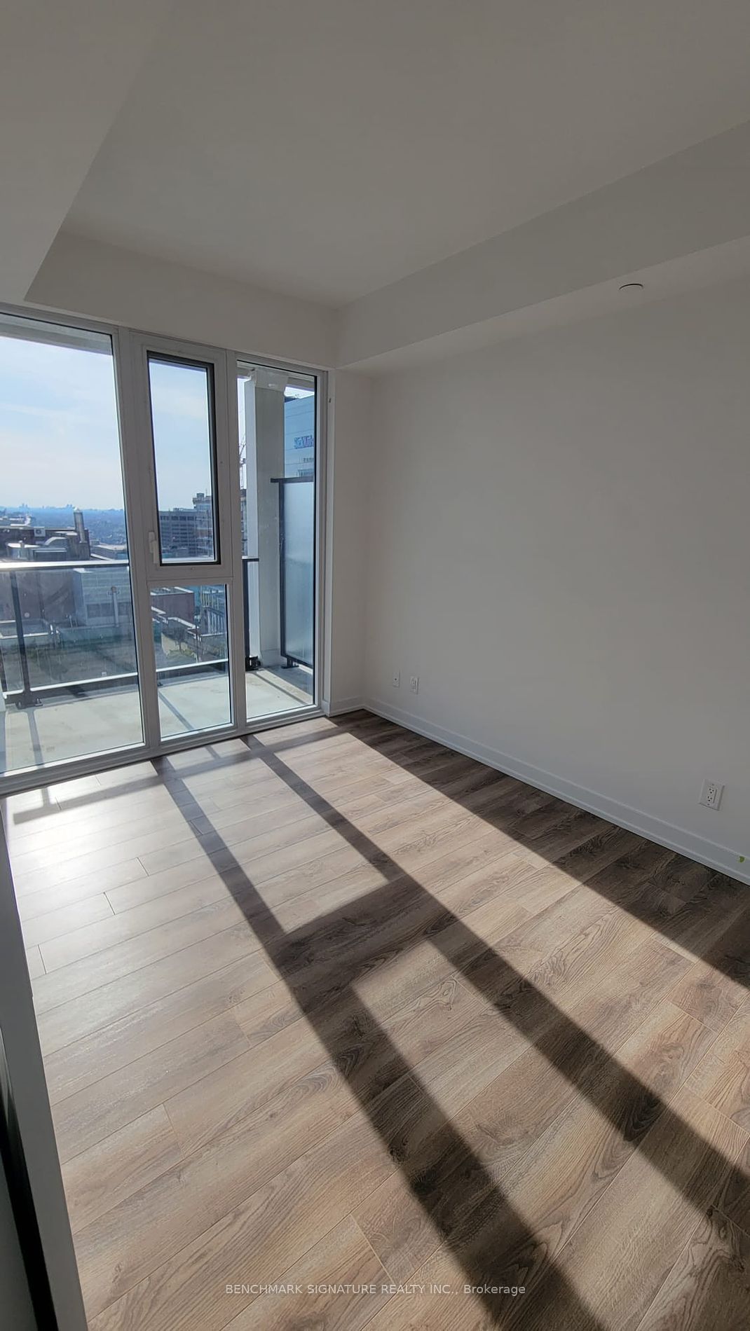 20 Edward St, unit 2510 for rent