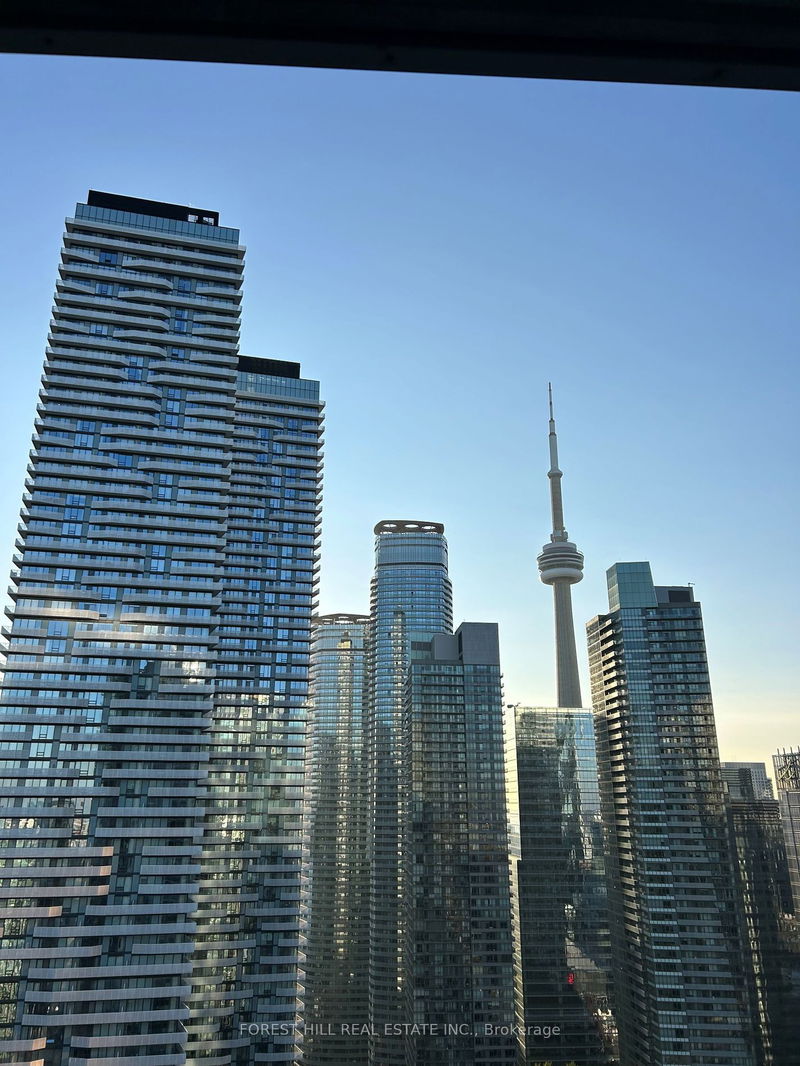 33 Bay St, unit 4002 for rent