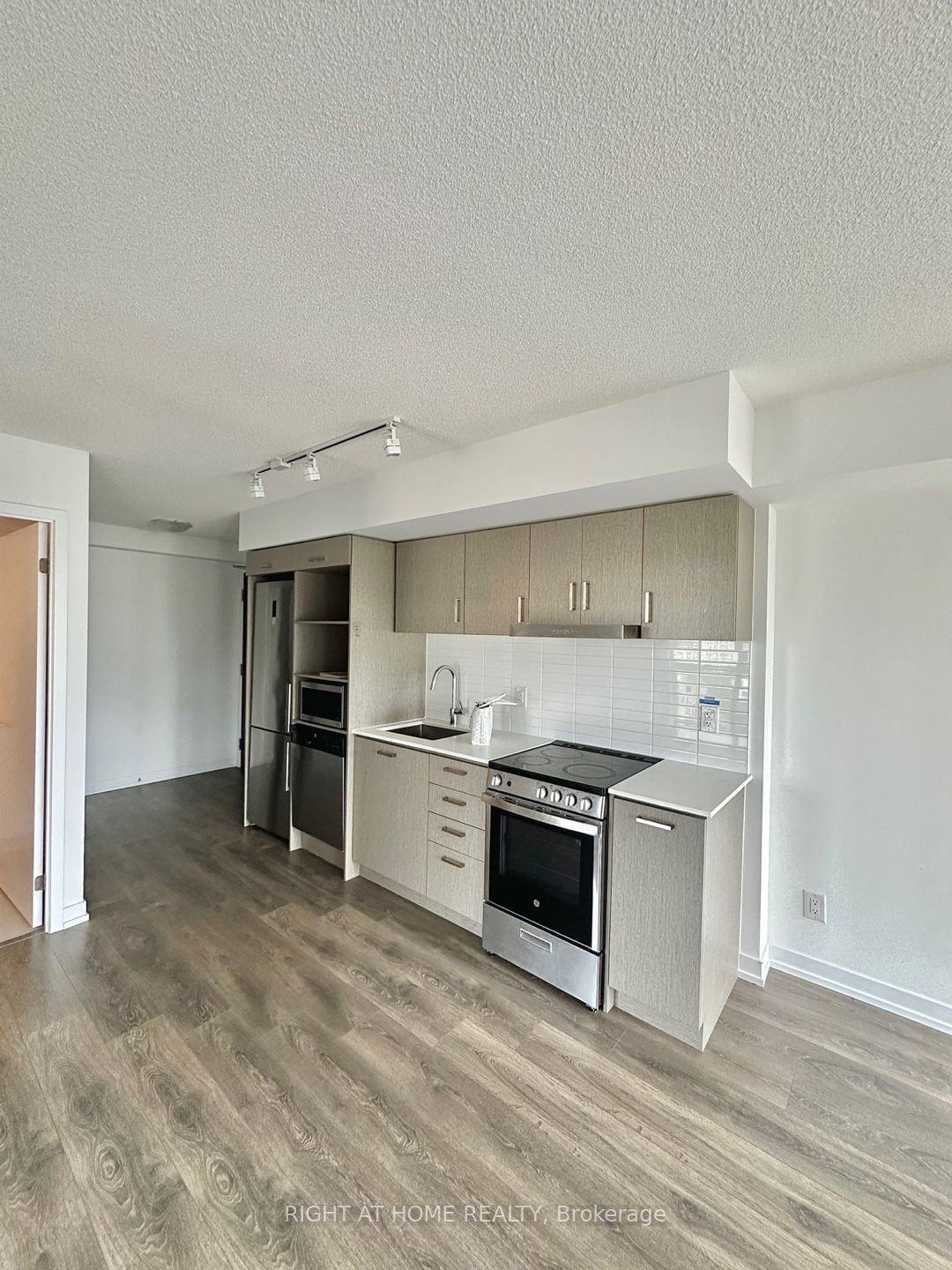 219 Dundas St E, unit 1611 for rent