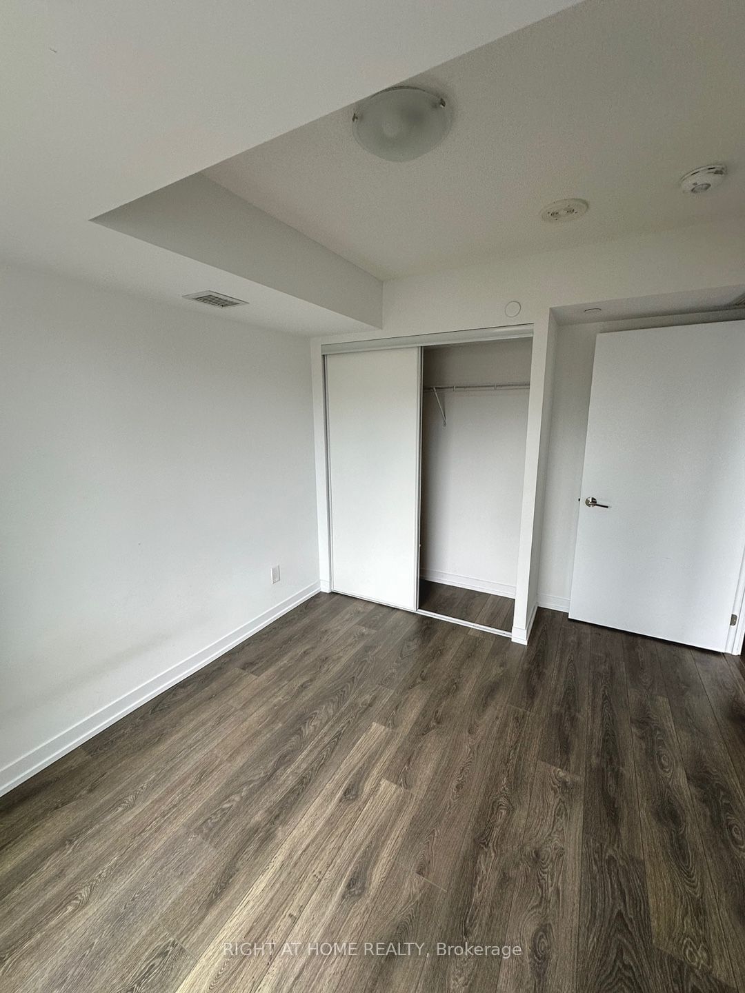 219 Dundas St E, unit 1611 for rent