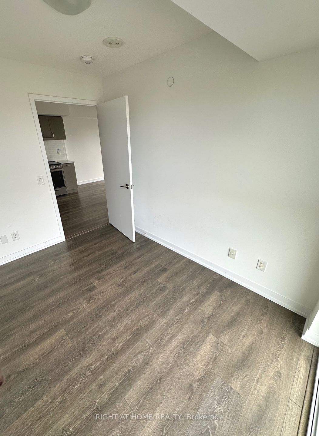 219 Dundas St E, unit 1611 for rent