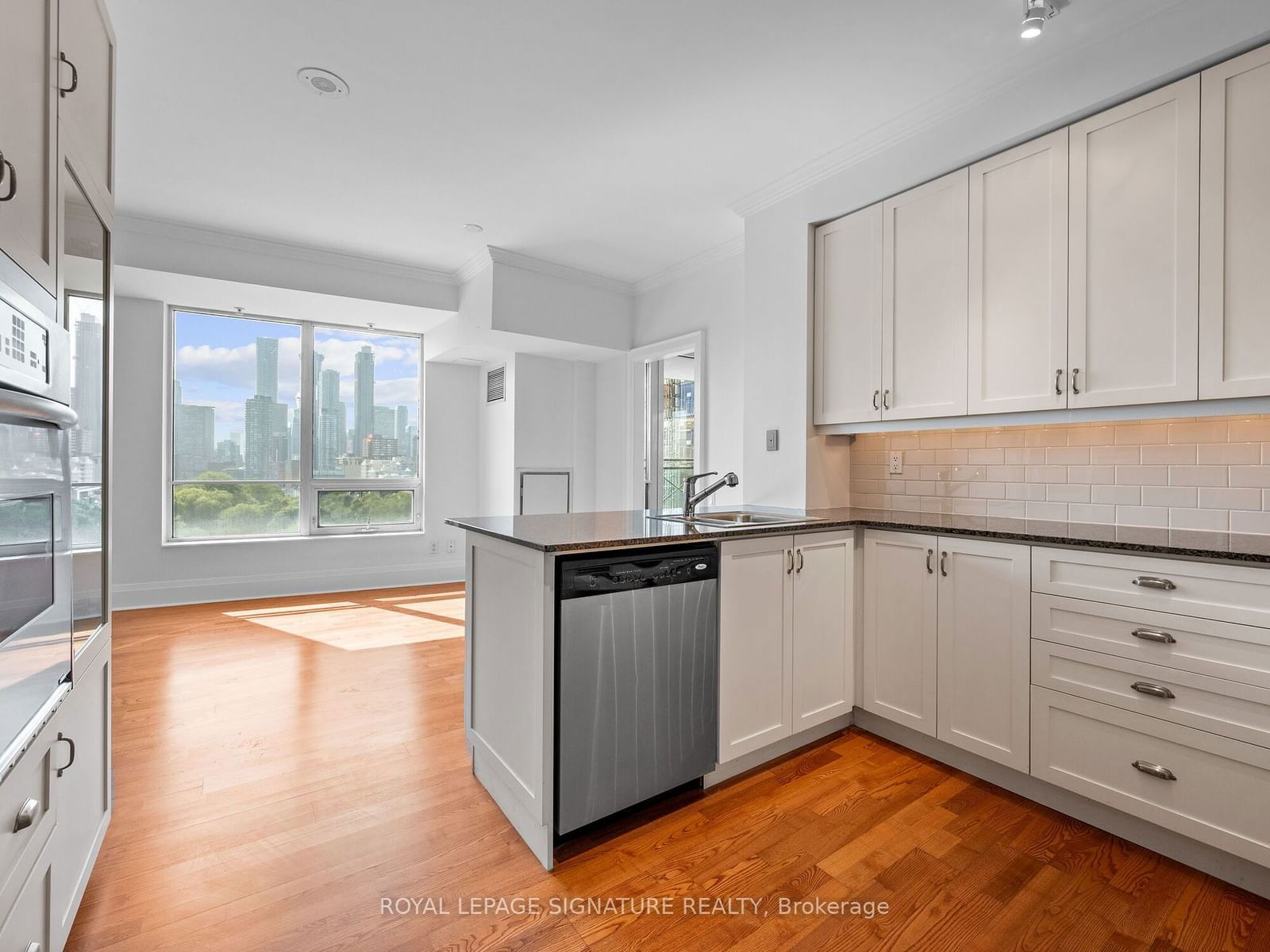 25 Scrivener Sq, unit 909 for sale