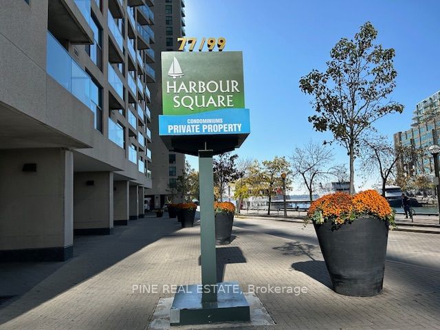 77 Harbour Sq, unit 3207 for rent