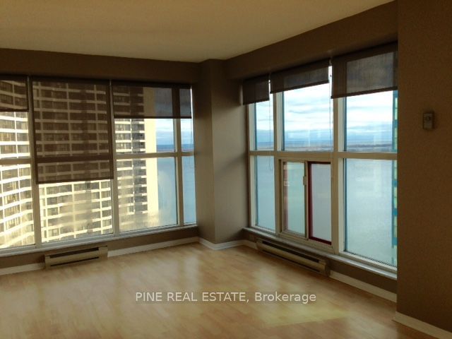 77 Harbour Sq, unit 3207 for rent